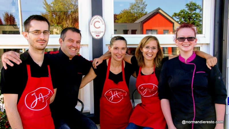 L'équipe du restaurant Juste à Côté à St Romain de Colbosc, membre du collège culinaire de France